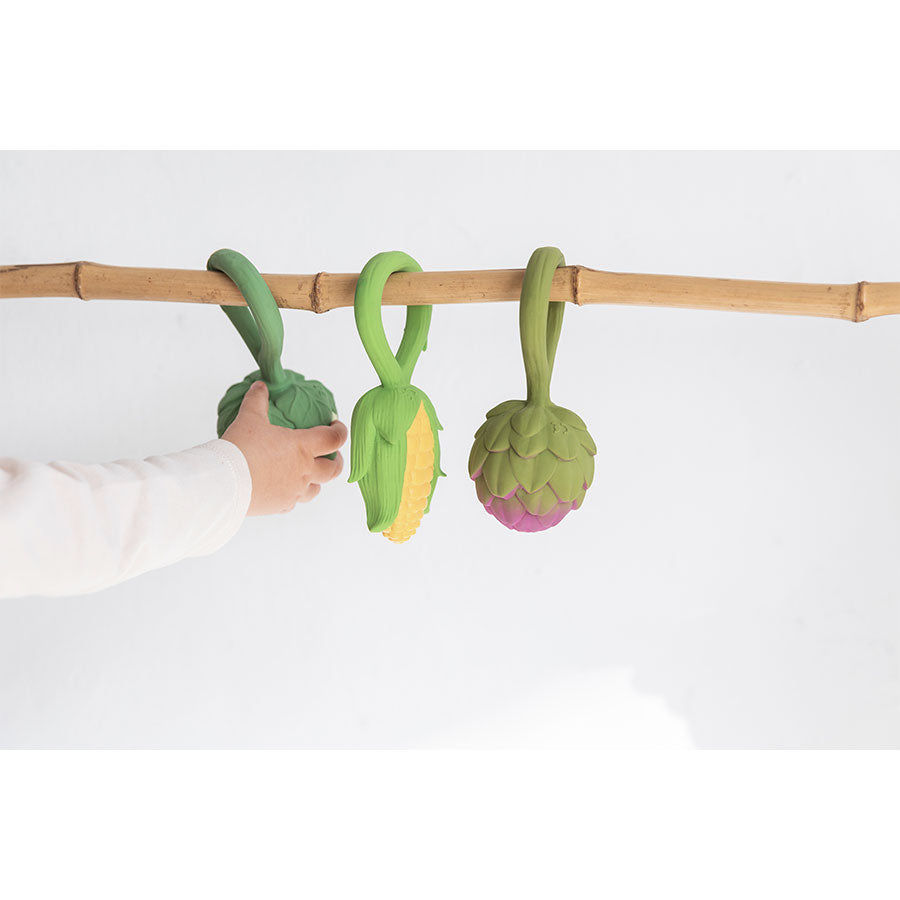 Oli & Carol - Beißring & Rassel "Artichoke" aus Naturkautschuk