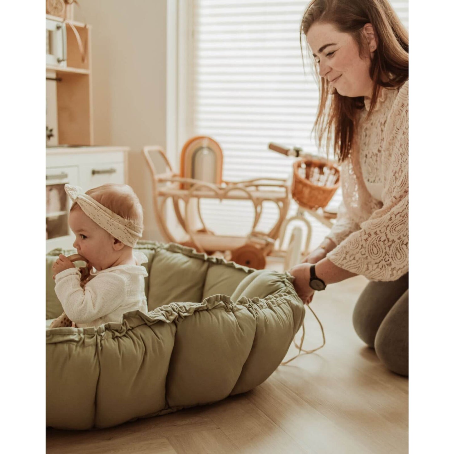 Play & Go – Bio Babynest & Spielmatte "Bloom" Grün