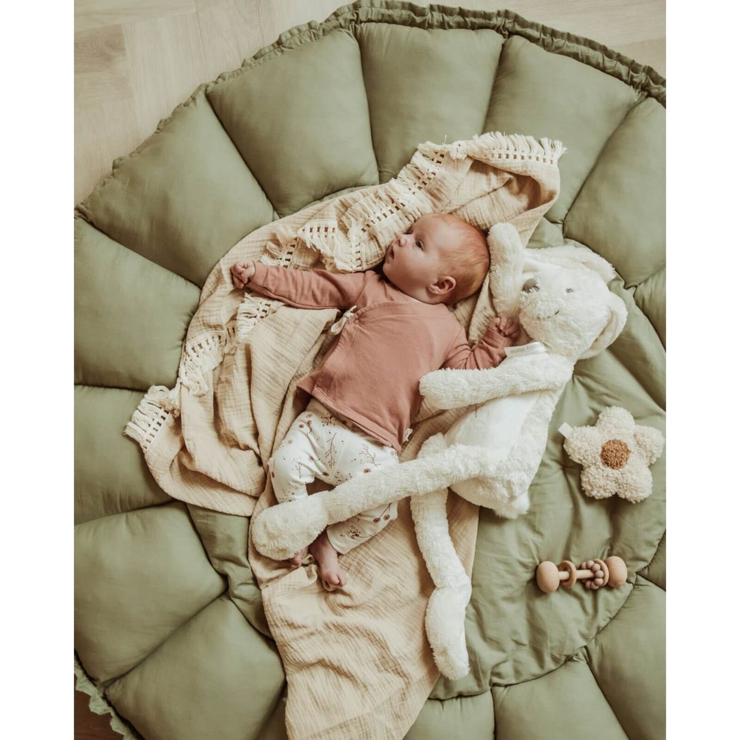 Play & Go – Bio Babynest & Spielmatte "Bloom" Grün