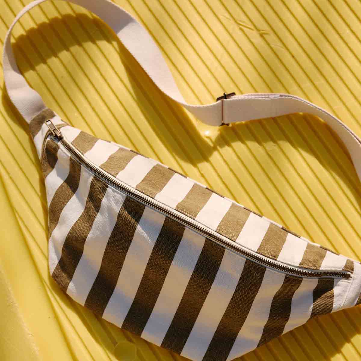 Rose in April - Bauchtasche / Gürteltasche "Olive", Schultertasche