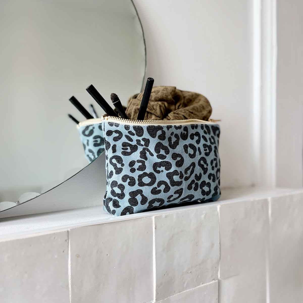 Rose in April – 2-in-1 Geldbörse & Kosmetiktasche "Graou Blue"