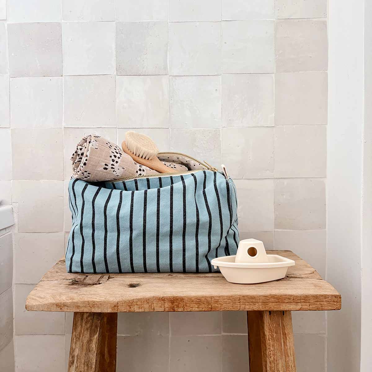 Rose in April - Kosmetiktasche / Kulturbeutel "Tennis Sky Blue"