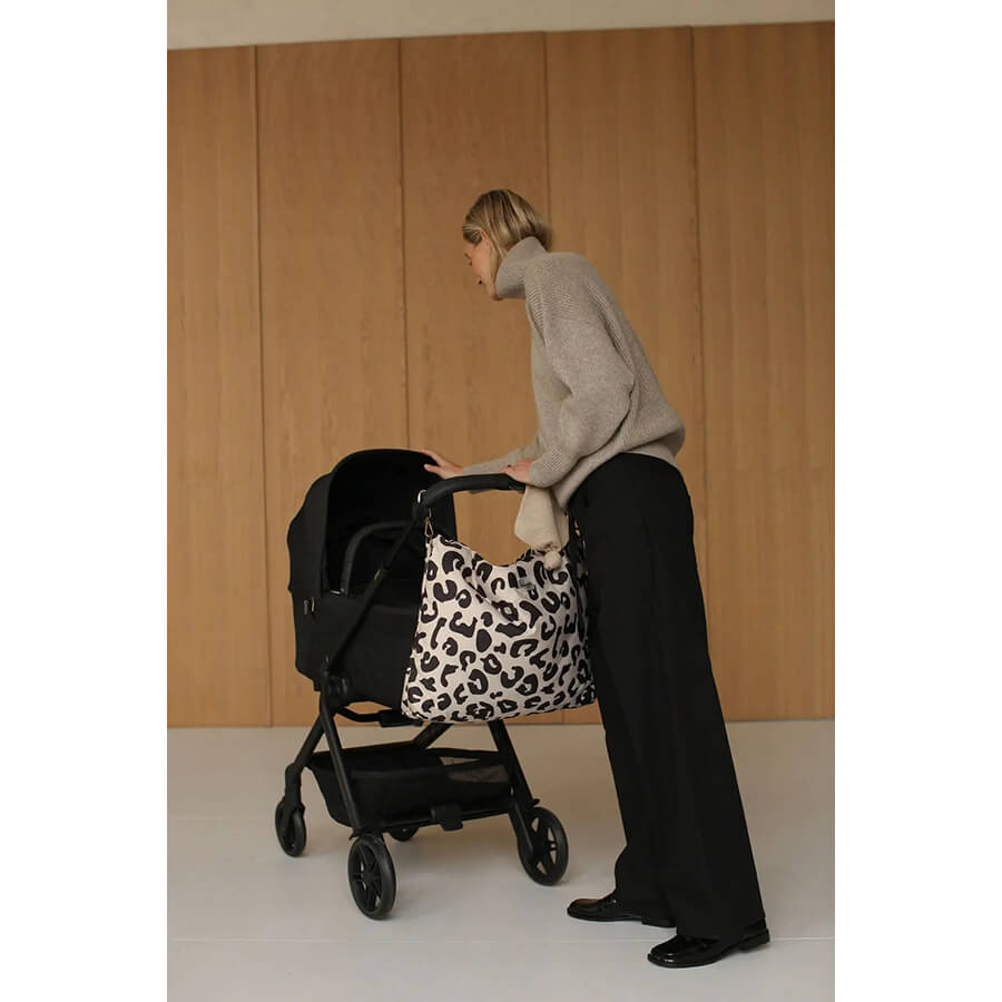 Studio Noos – Wickeltasche „Holy Cow Puffy Diaper Bag“, Mom Bag