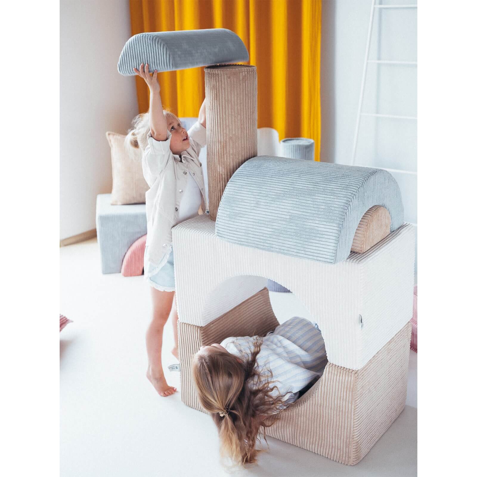 Wigiwama – Schaumstoff-Kissenrolle Cord Beige 55cm