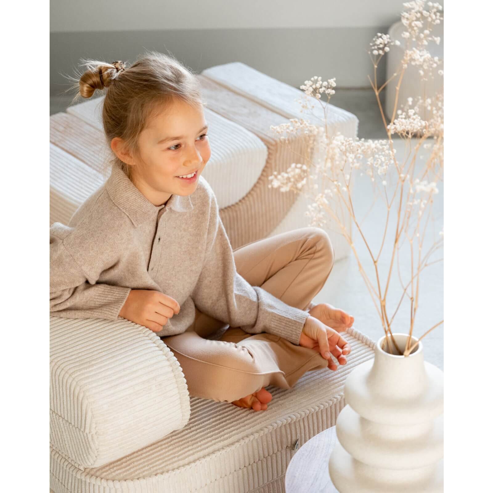 Wigiwama – Klappsessel & Spielmatratze Cord Creme