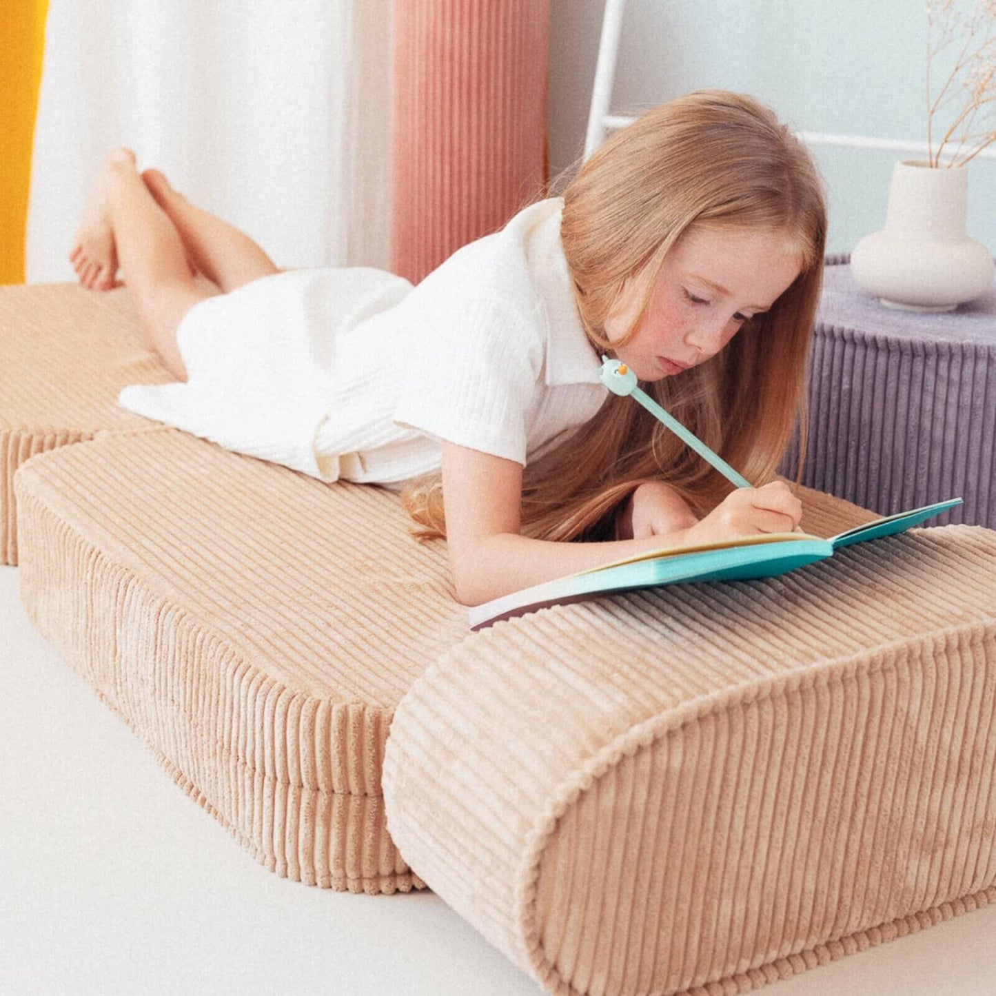 Wigiwama – Klappsessel & Spielmatratze Cord Beige