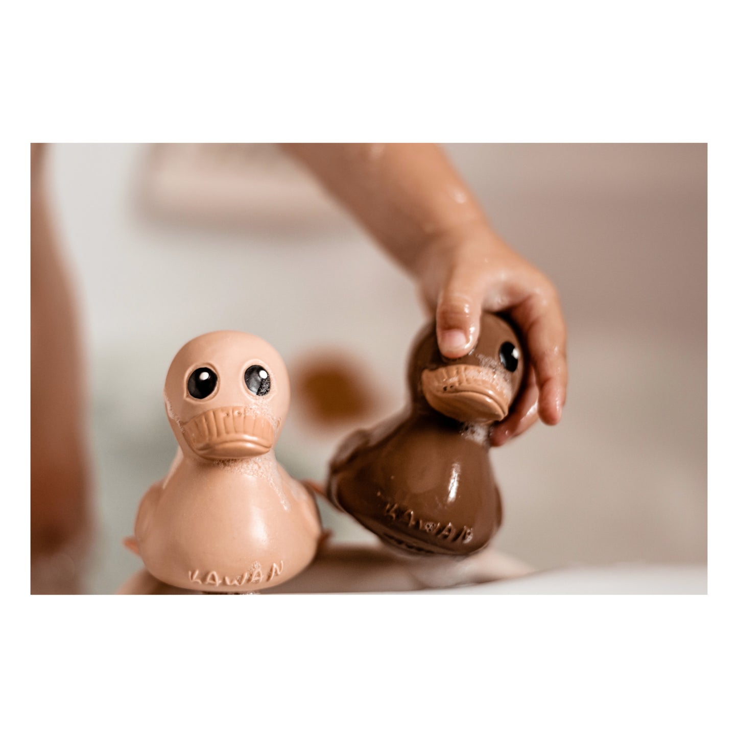 HEVEA - Badeente Kawan mini Sandy Nude aus Naturkautschuk