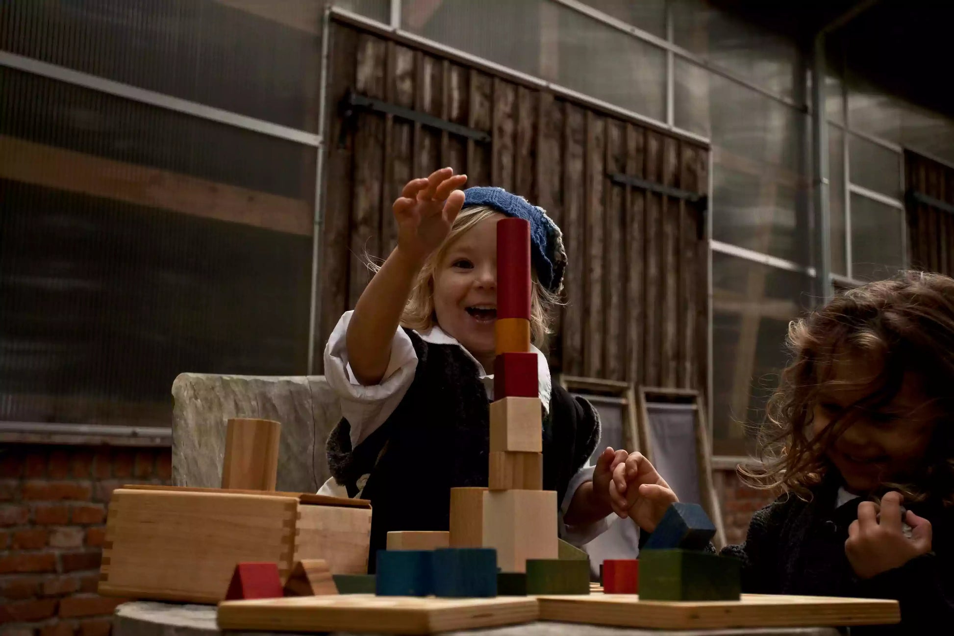 Wooden Story Holzbauklötze Rainbow - 30 Teile mit Holzkasten